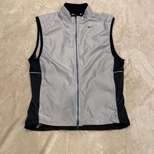 Nike Men’s lightweight zip up vest size M